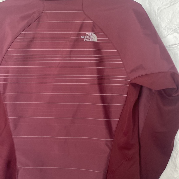 New with Tags The North Face Deep Garnet Red Running W Isotherm jacket - Picture 14 of 16